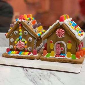 12/21: Gingerbread Houses with Cats!